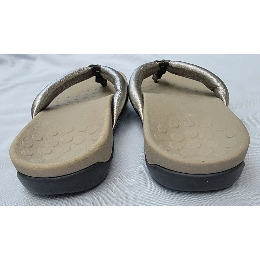 Vionic Orthaheel Metallic Silver Thong Sandals Hammered Medallion Flip Flops 10